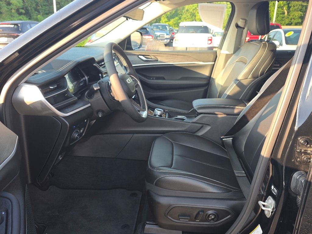 Used 2023 Diamond Black Crystal Pearl Coat Jeep 4xe image 33