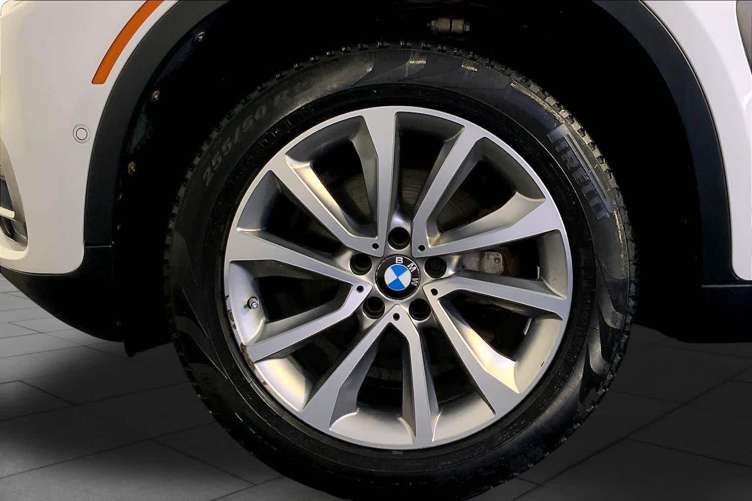 Used 2019 Mineral White Metallic BMW xDrive35i image 11