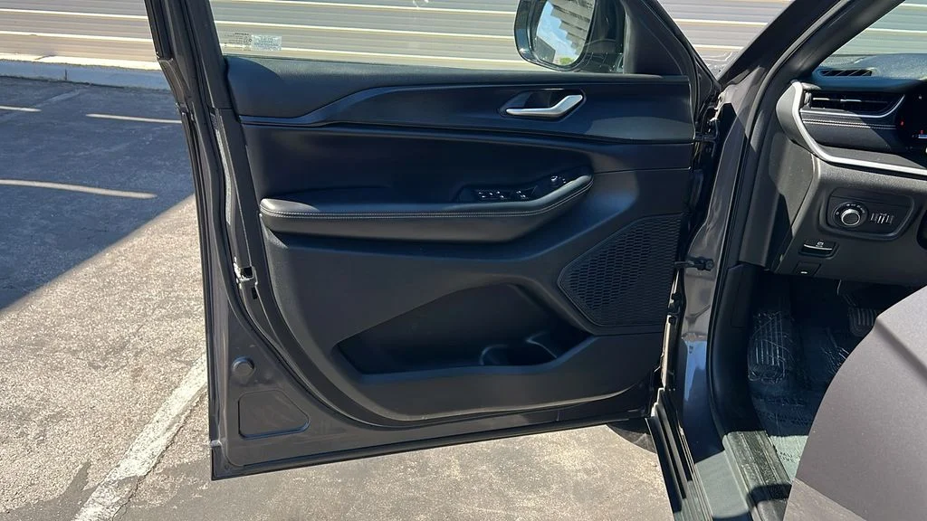 Used 2023 Gray Jeep Altitude X image 13