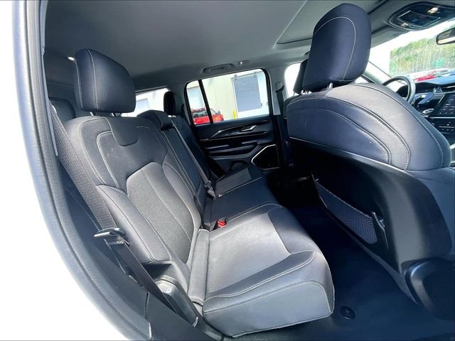 Used 2022 White Jeep Laredo image 23