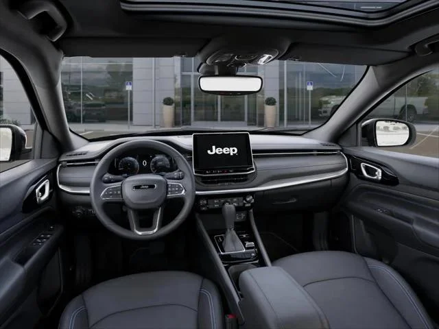 New 2025 Diamond Black Crystal Pearl-Coat Exterior Paint Jeep Limited image 32