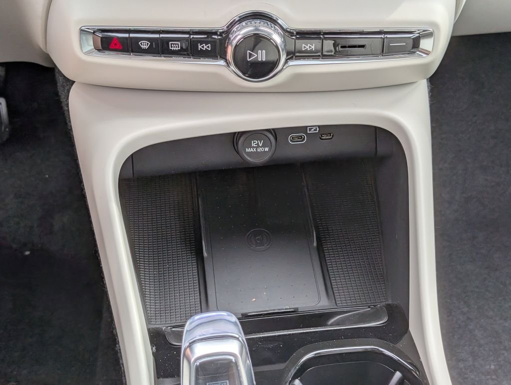 2026 Volvo XC40 Ultra - Photo 19