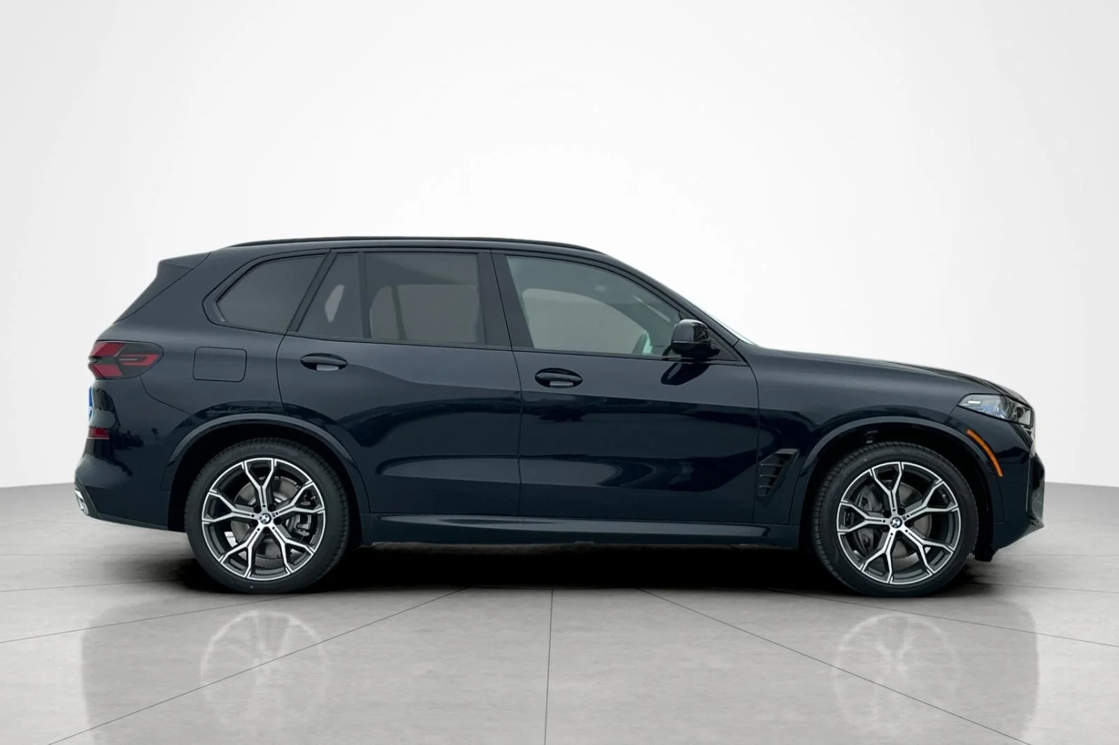 New 2026 Carbon Black Metallic BMW xDrive50e image 6
