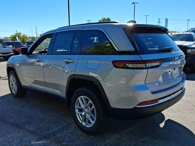 New 2025 Silver Jeep Laredo X image 5