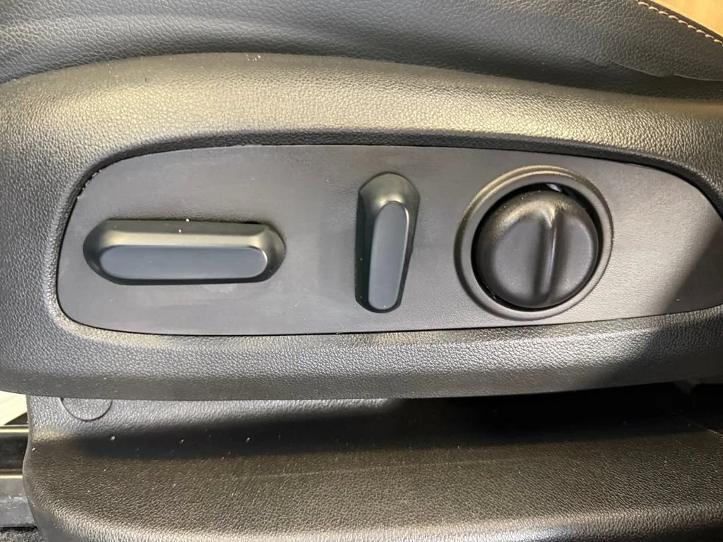 Used 2022 IRON GRAY METALLIC Chevrolet Premier image 30