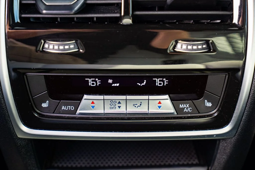 Used 2023 Gray BMW xDrive40i image 9