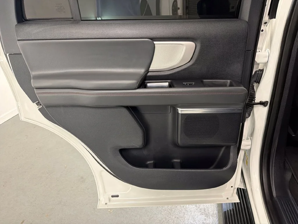 Used 2025 Star White Meta Ford Active image 11