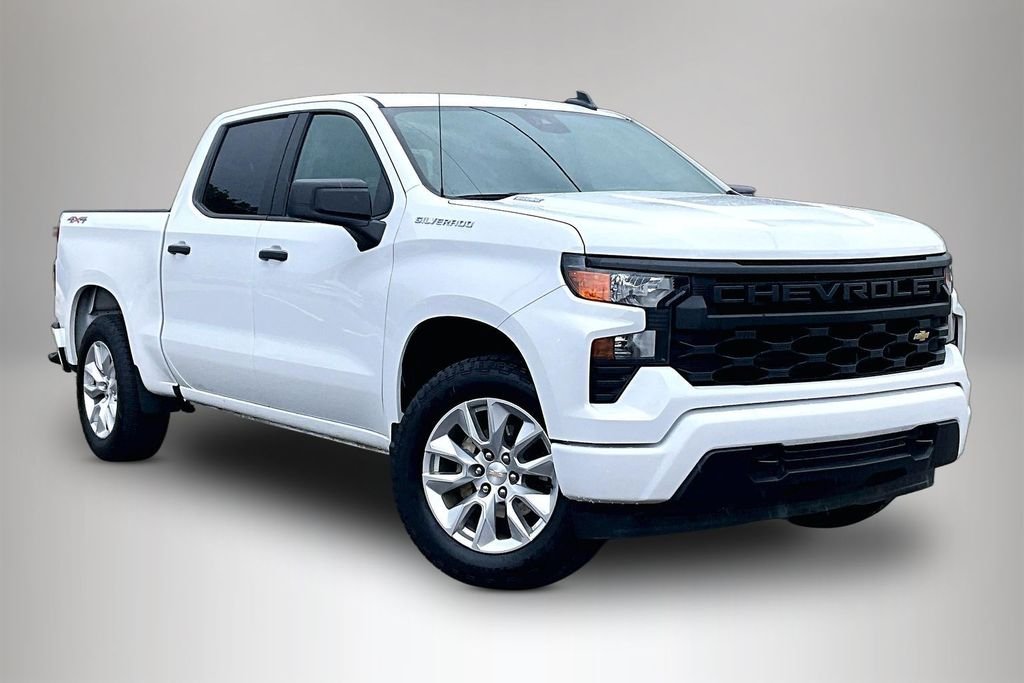 Used 2025 White Chevrolet Custom image 1