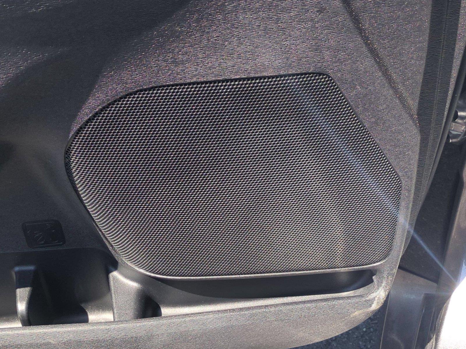 Used 2018  Toyota SE image 17