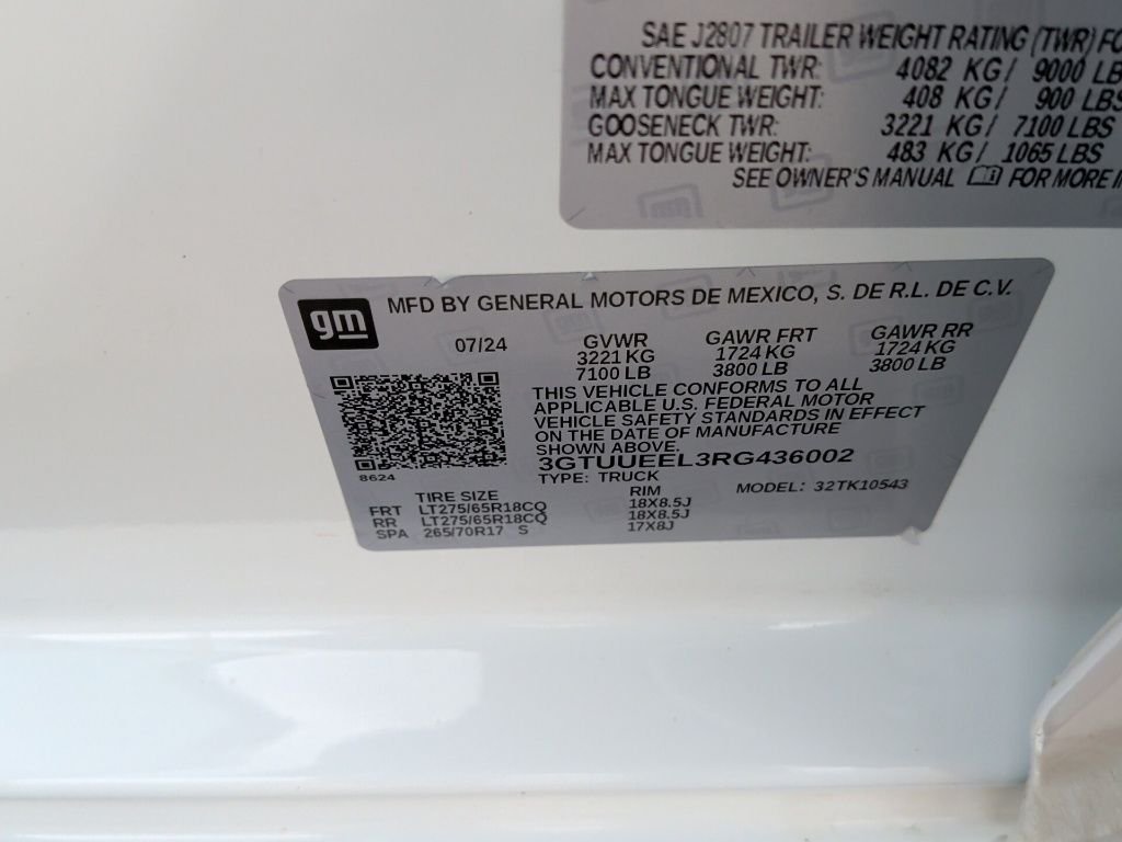Used 2024 White GMC AT4 image 53