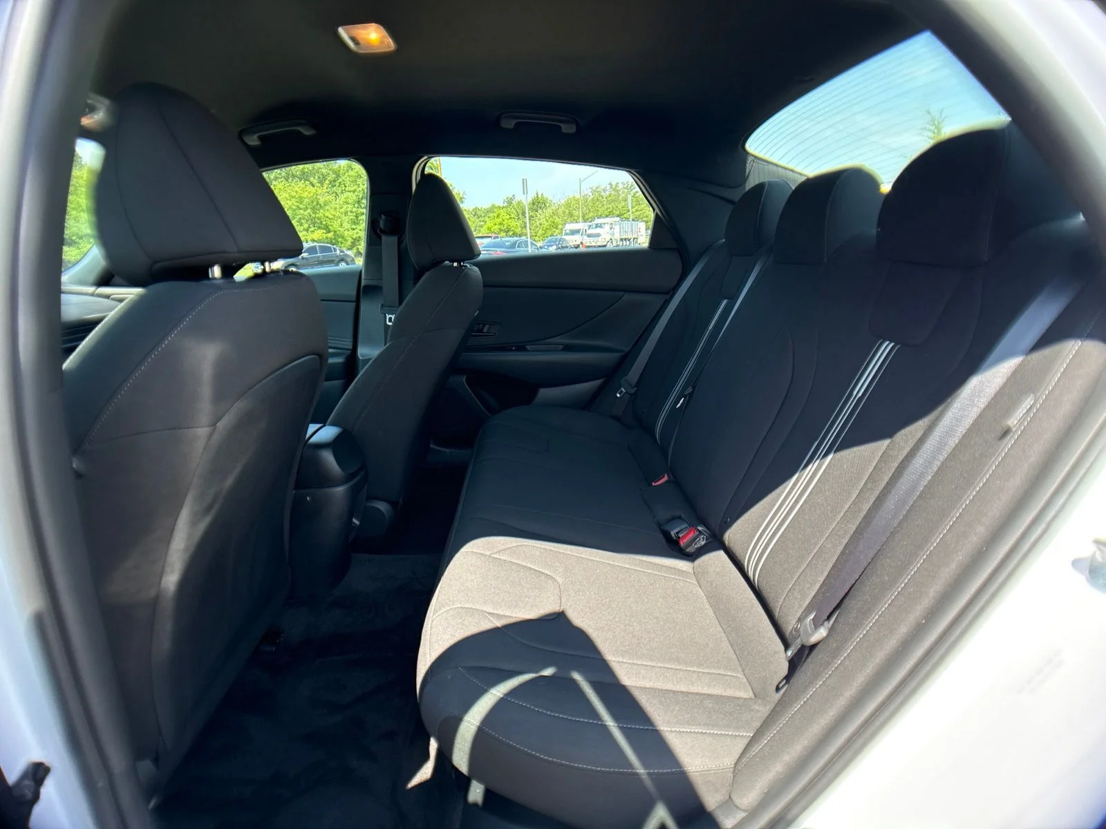 Used 2025 White Hyundai SEL Sport image 7