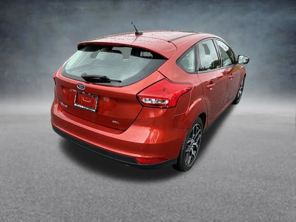 Used 2018 Red Ford SEL image 5