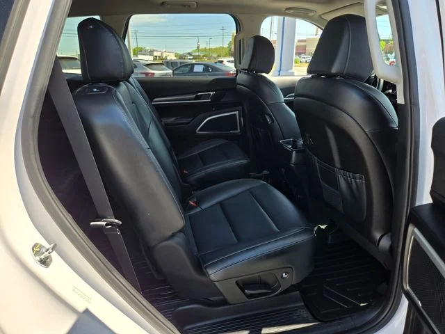 Used 2022 White Kia S image 19