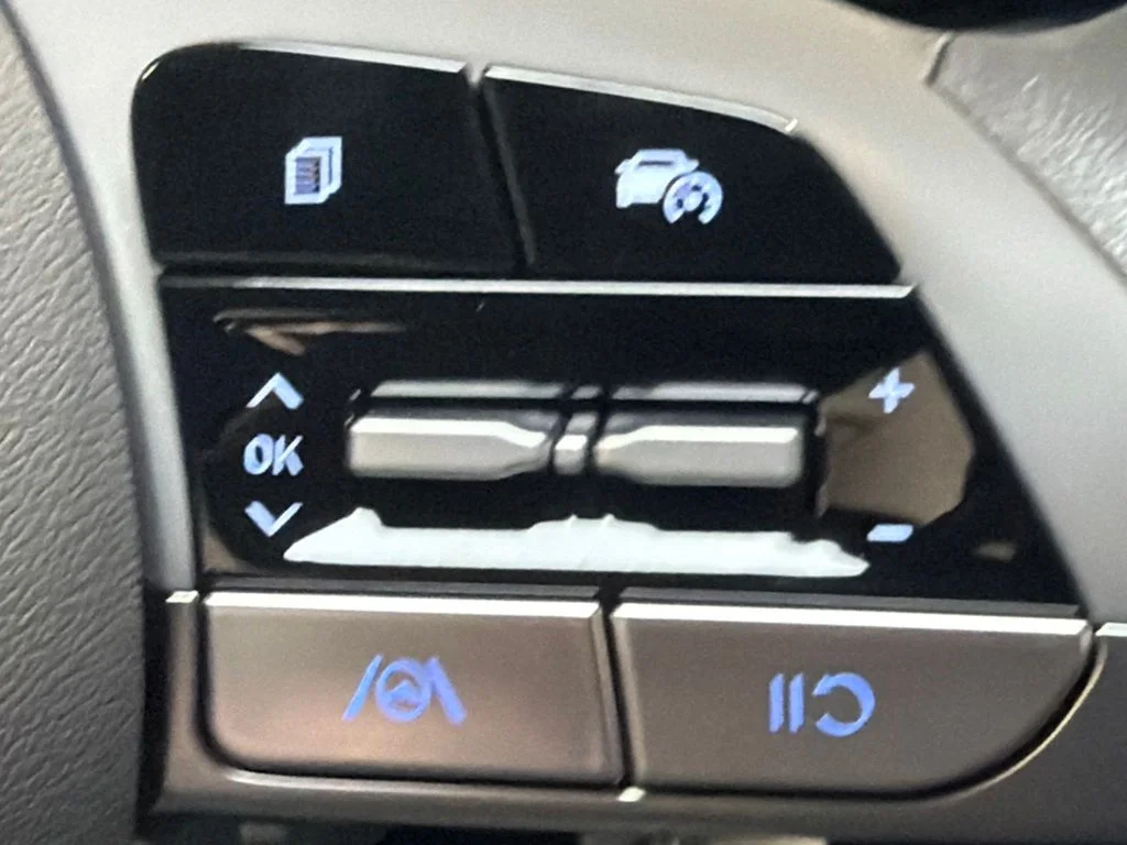 New 2026 Abyss Black Hyundai SE image 19