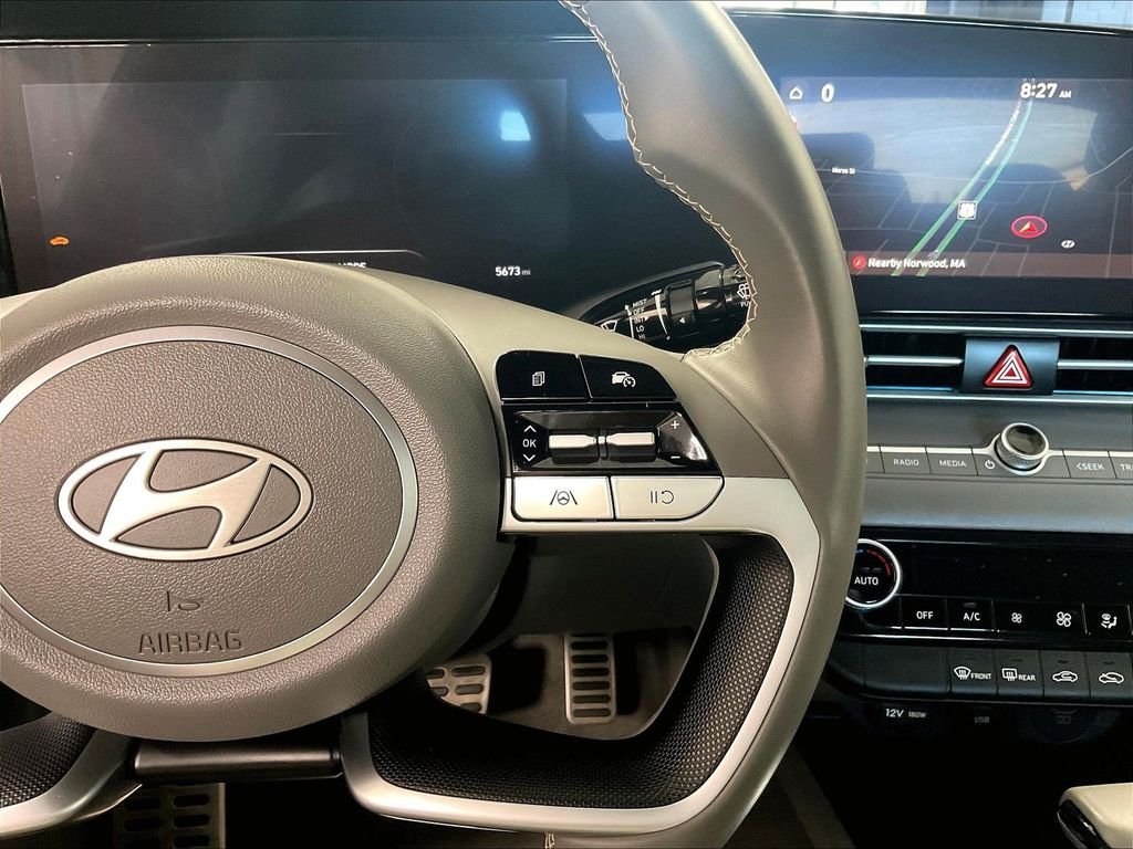 Used 2025 White Hyundai SEL Sport image 17
