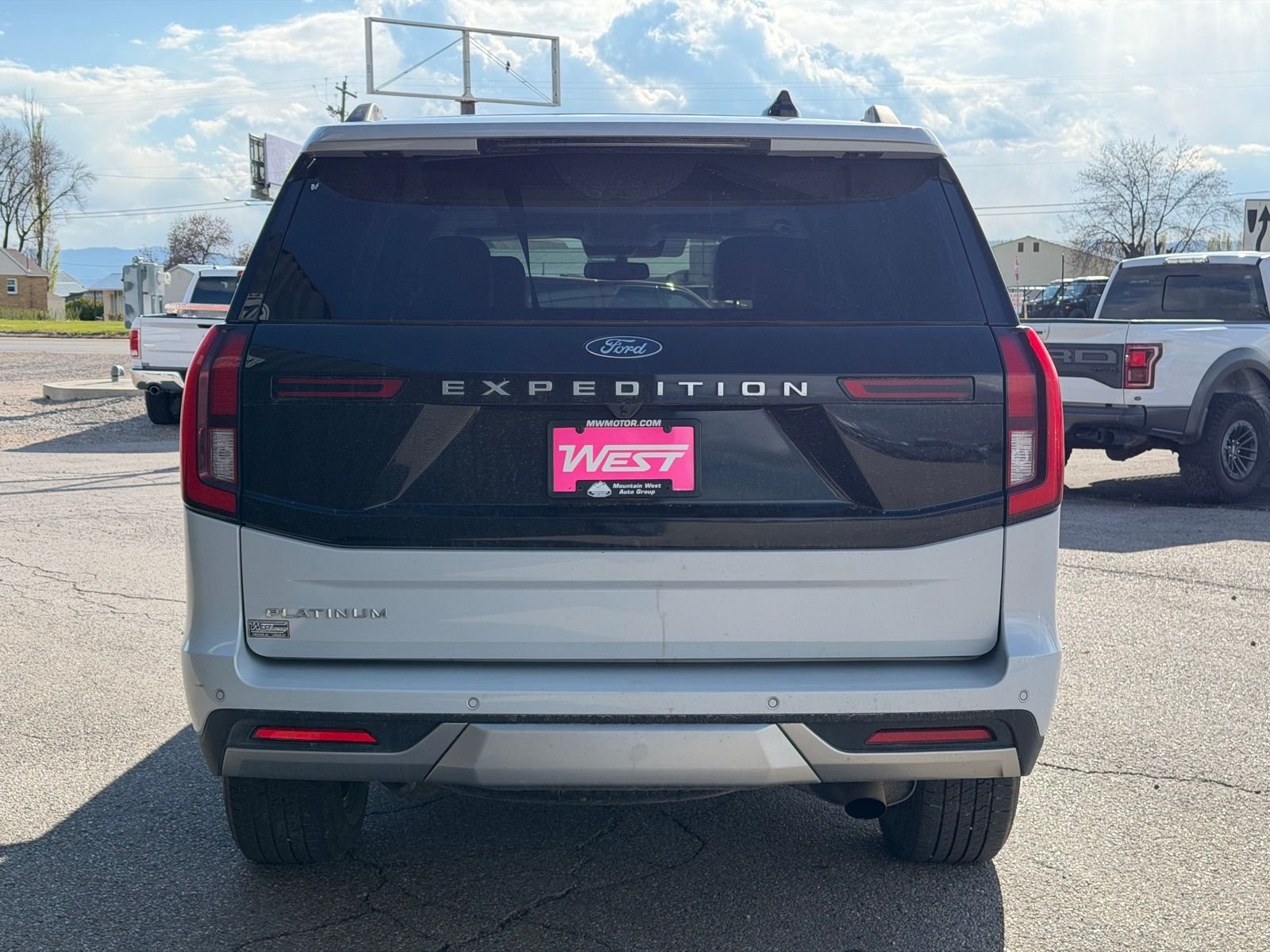 View vehicle photo 4