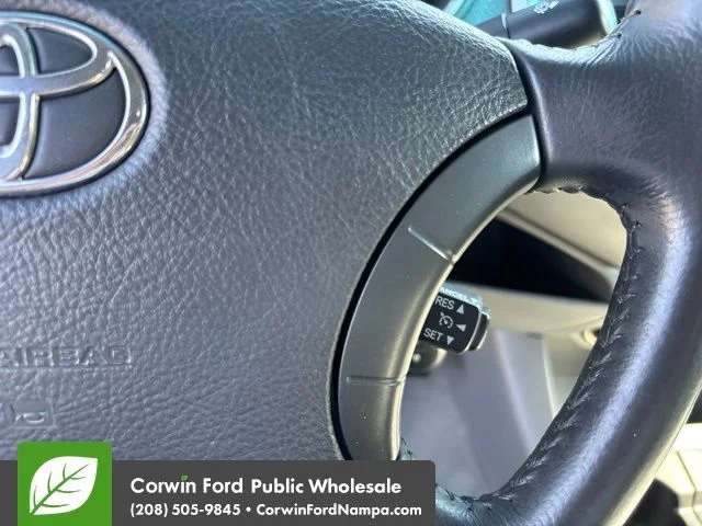Used 2011 Super White Toyota  image 17