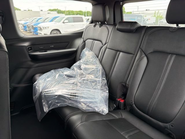 New 2026 Bright White Clear-Coat Exterior Paint Jeep Limited Altitude image 9