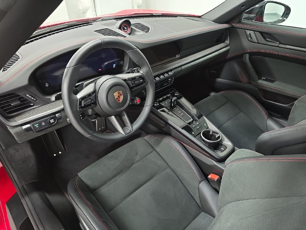 Used 2025  Porsche Carrera GTS Cabriolet image 4