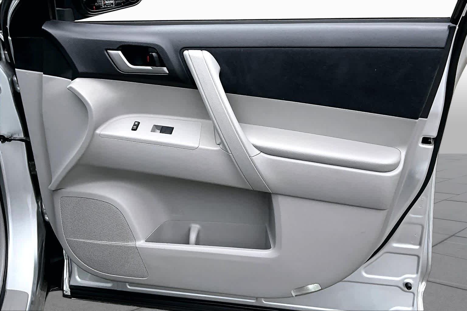 Used 2012 Classic Silver Metallic Toyota  image 21