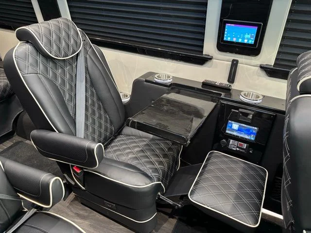 New 2026 Iridium Silver Mercedes-Benz Discovery Touring image 30
