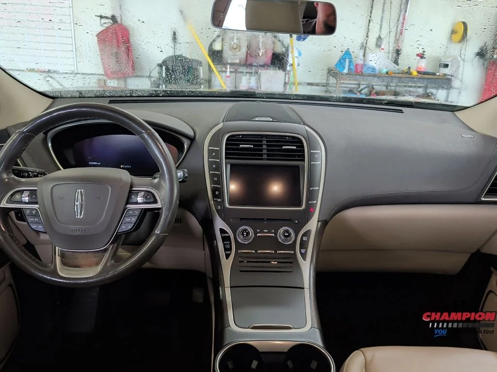 Used 2019 Brown Lincoln Select image 20
