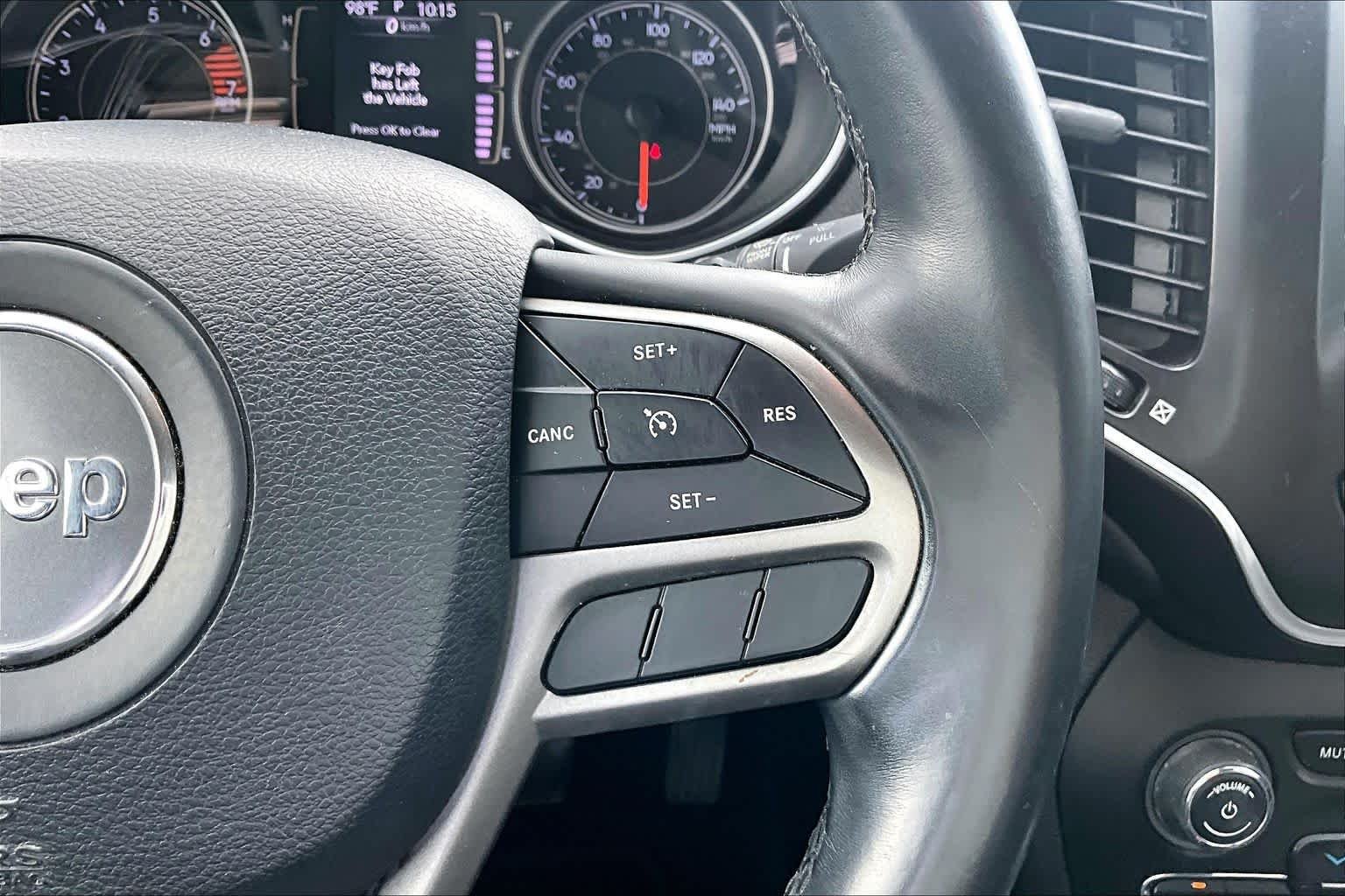 Used 2019 Diamond Black Crystal Pearlcoat Jeep Latitude Plus image 24