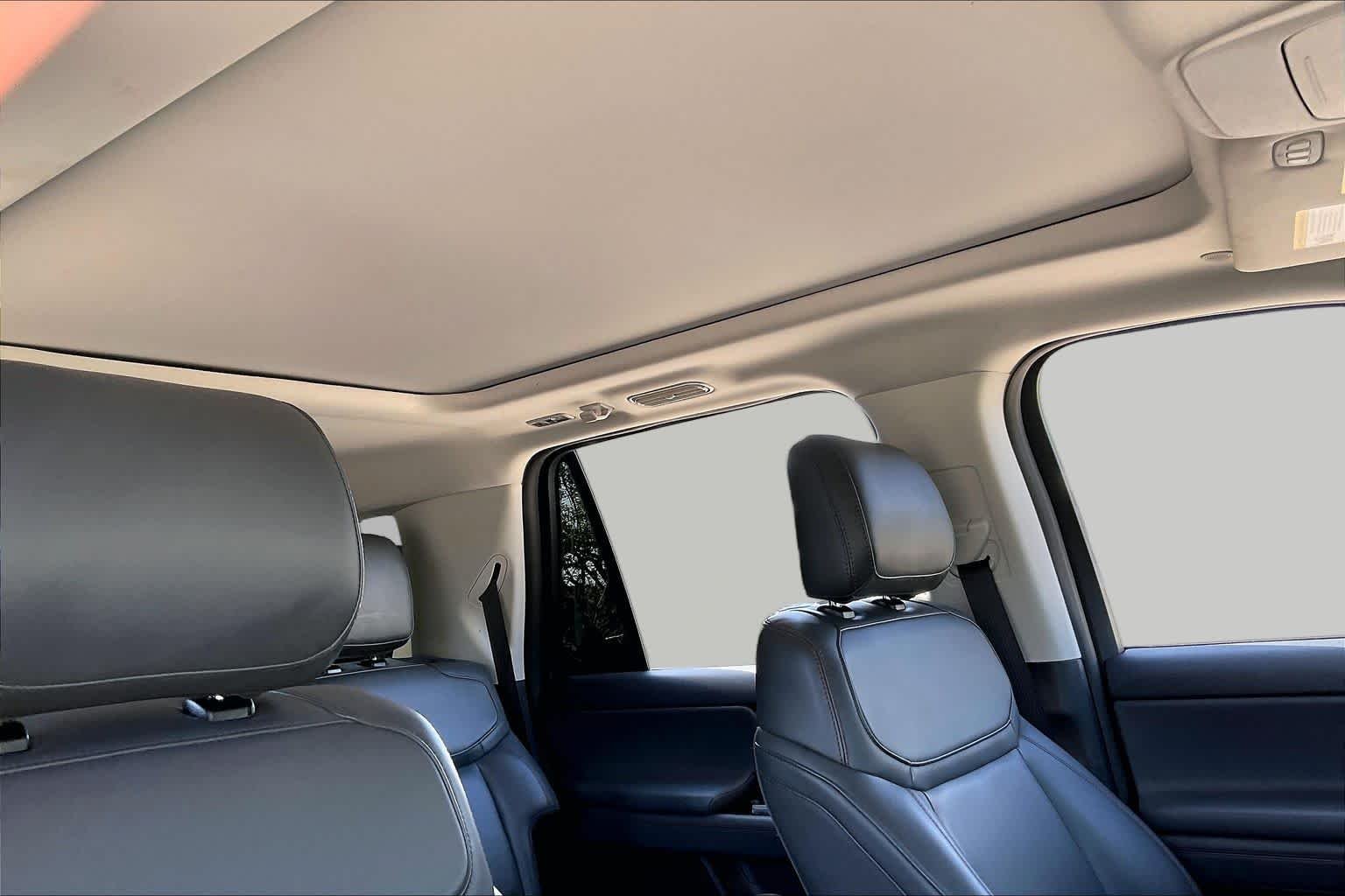 Used 2025 Agate Black Metallic Ford Active image 14