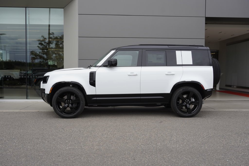 New 2026 Fuji White Land Rover X-Dynamic SE image 8