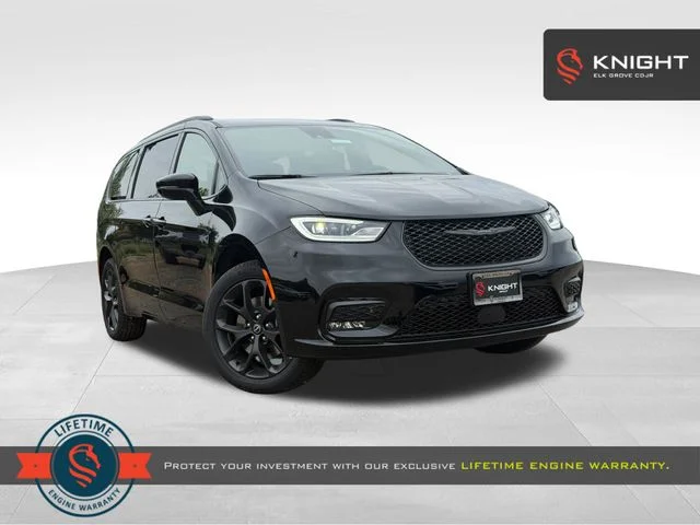 New 2026 Diamond Black Crystal Pearl-Coat Exterior Paint Chrysler Select image 1
