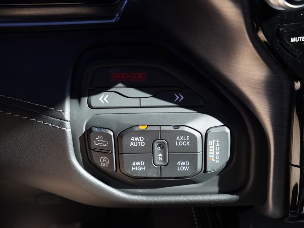 New 2026 Diamond Black Crystal Pearl-Coat Exterior Paint RAM RHO image 14