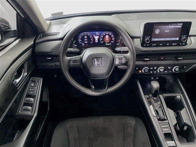 Used 2025 Platinum White Pearl Honda SE image 23
