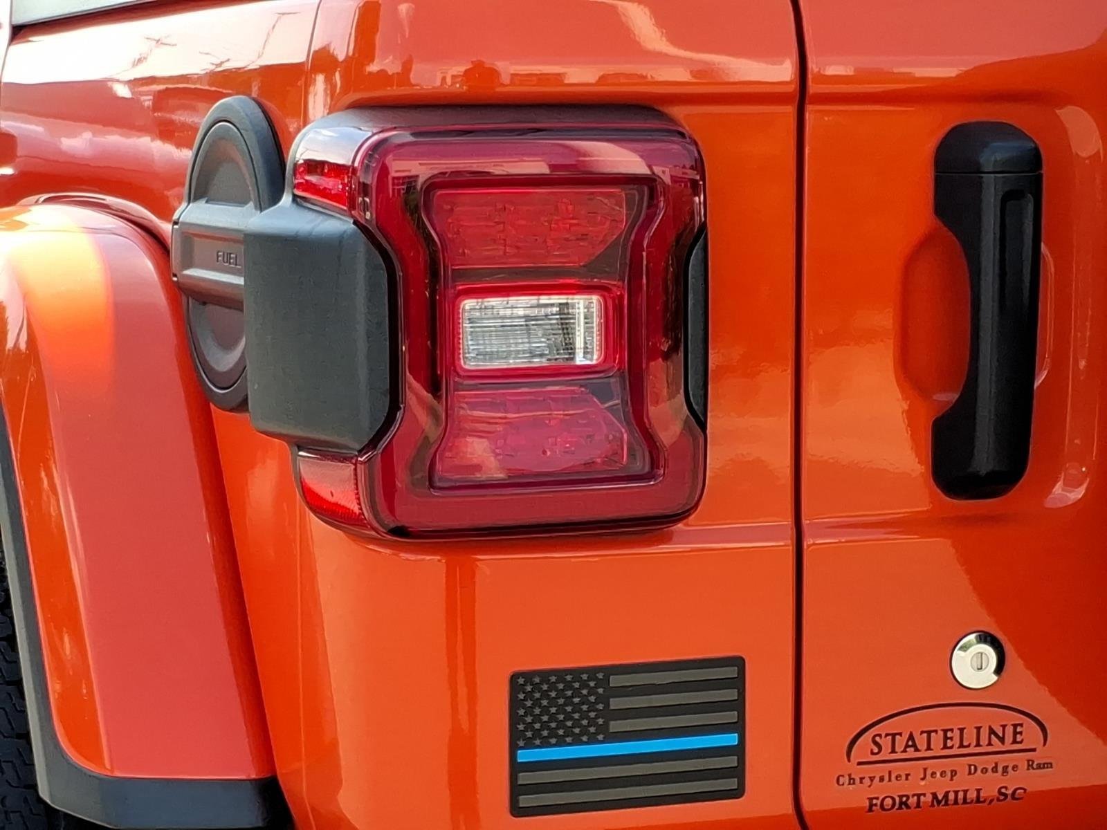 Used 2018 Punkn Metallic Clearcoat Jeep Sahara image 17