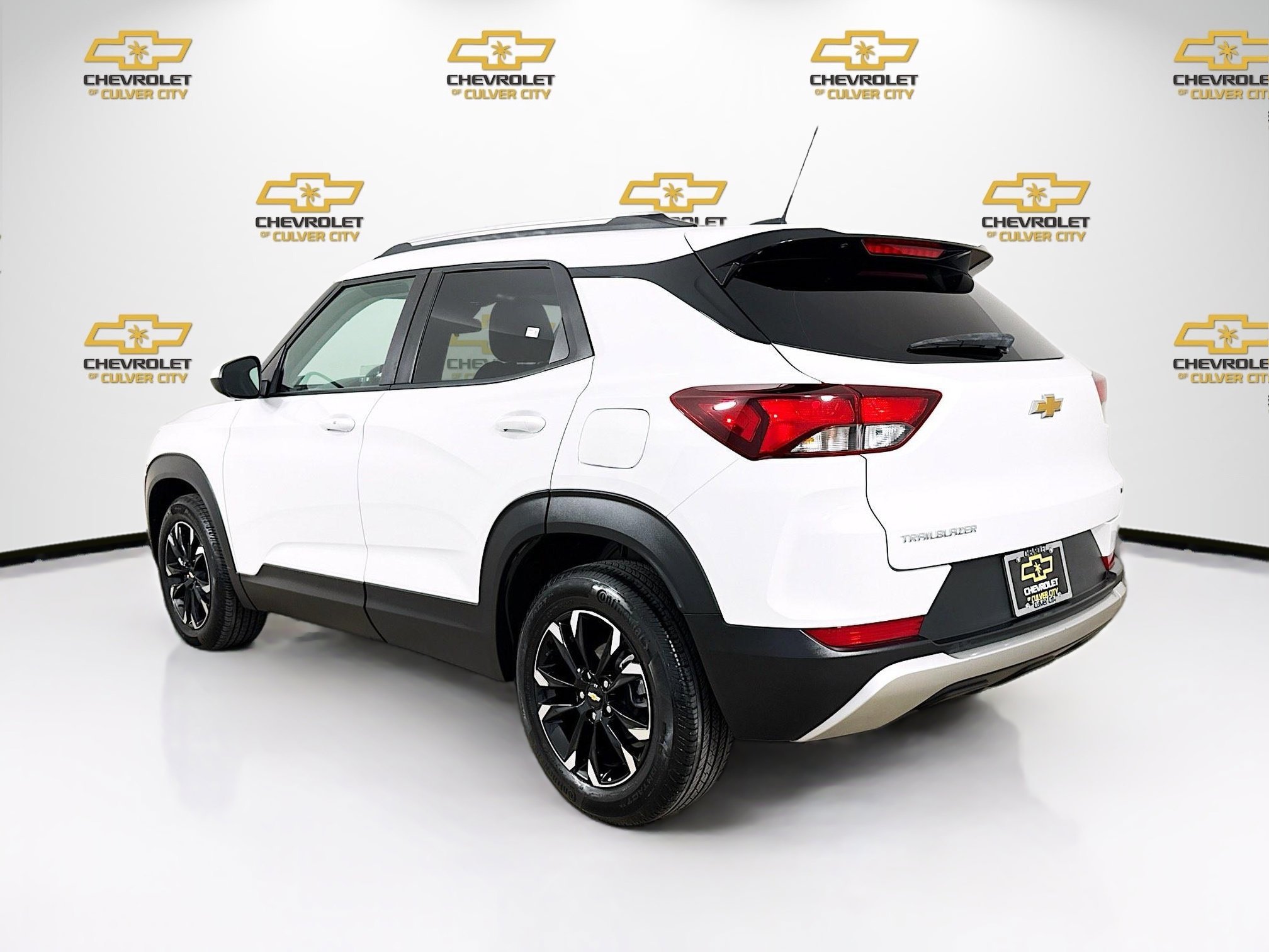 Used 2023 Summit White Chevrolet LT image 5