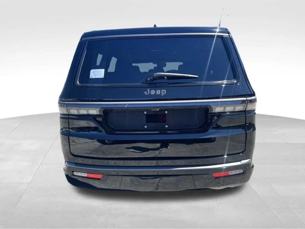 New 2026 High Gloss Black Exterior Paint Jeep Summit Reserve image 6