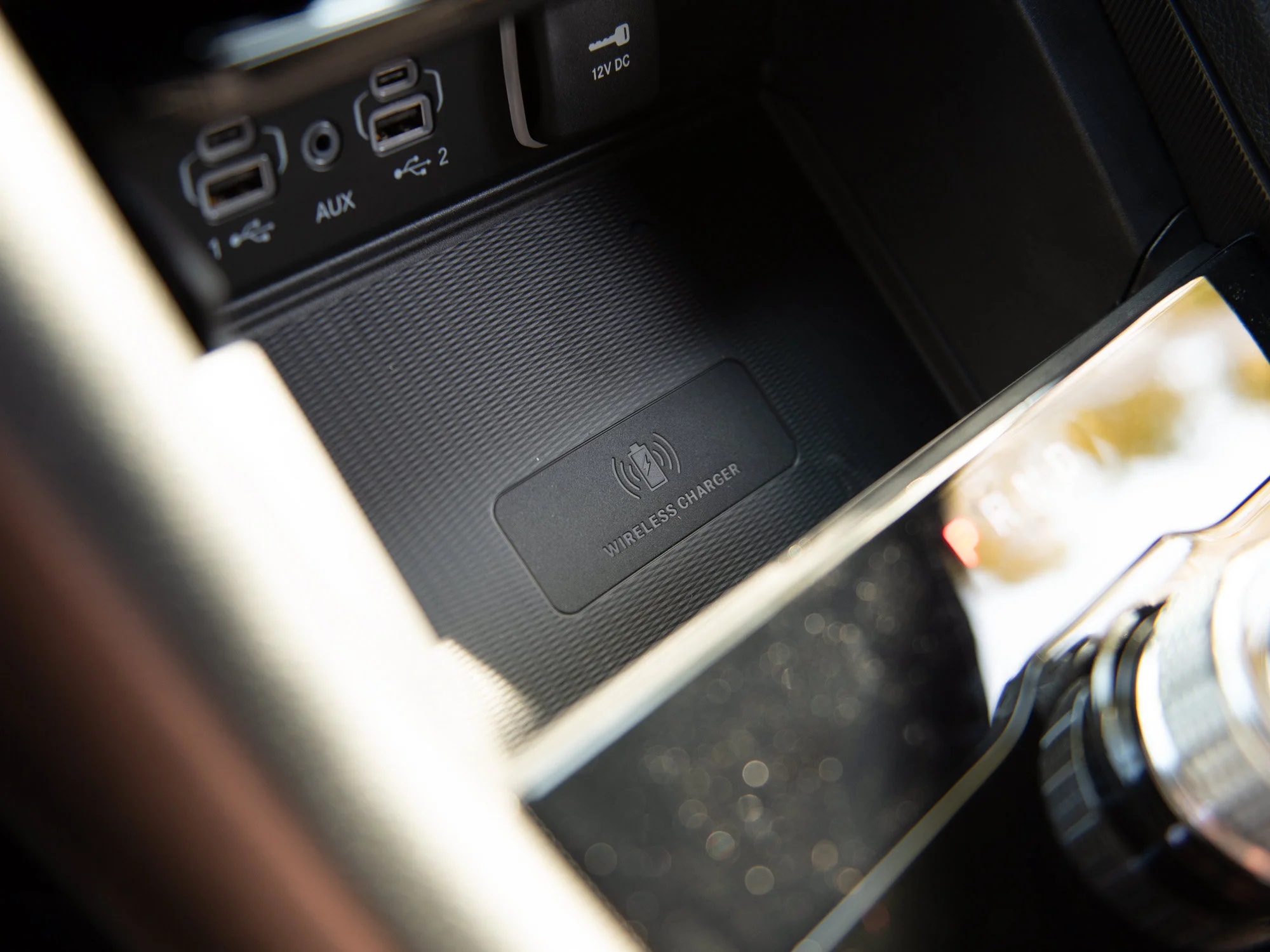 New 2025 White Jeep Altitude* 4x4, Sunroof, Heated Leather, Wireless Charging Pad image 15