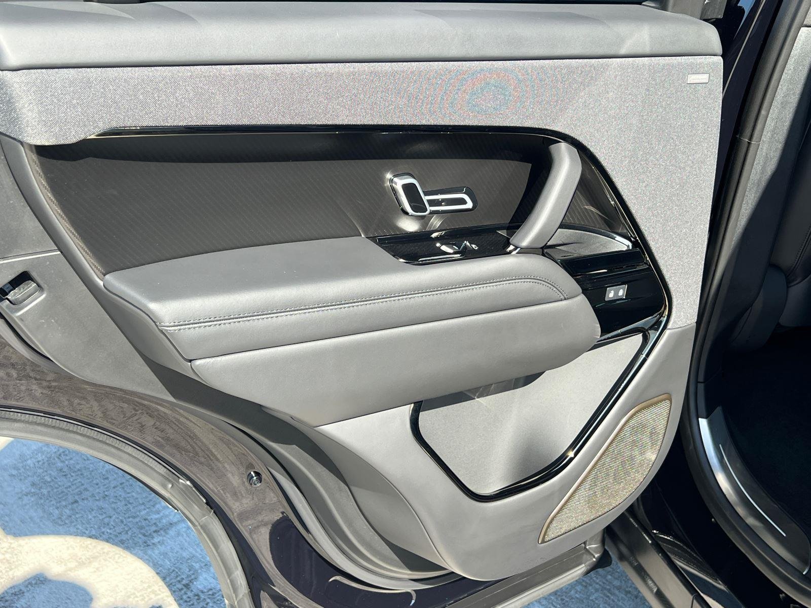 Used 2025  Land Rover SV Edition Two image 22