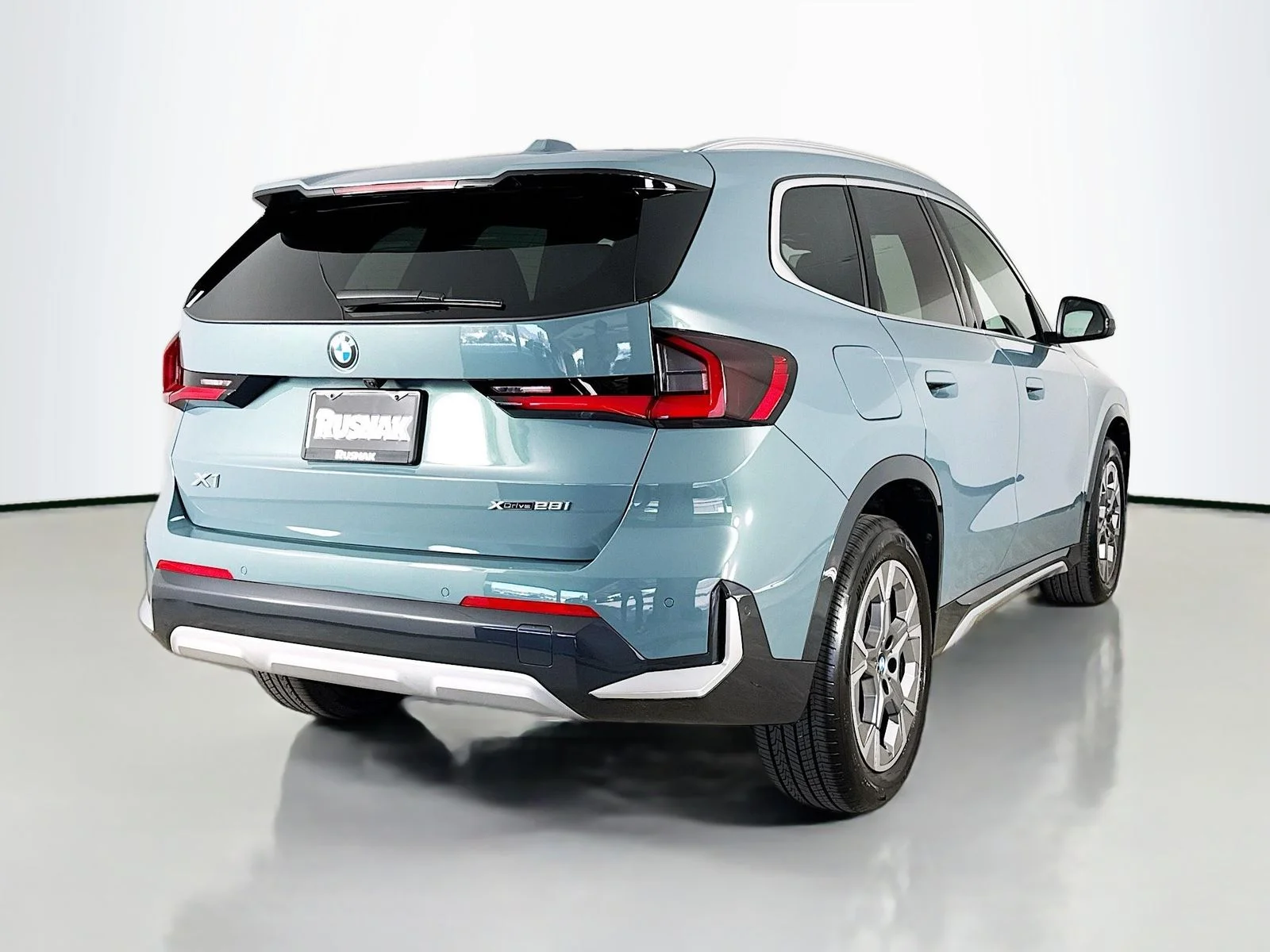 Used 2026 Cape York Green Metallic BMW xDrive28i image 7
