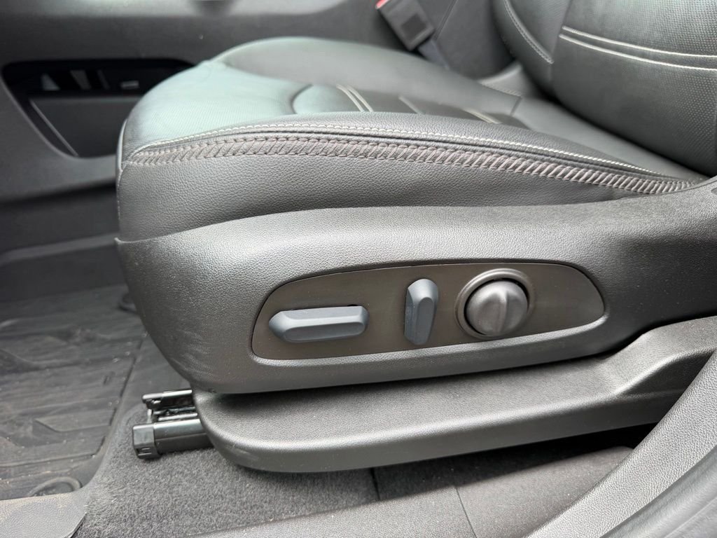 Used 2022 Ebony Twilight Metallic GMC Denali image 15