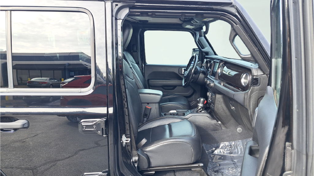 Used 2020 Black Jeep Unlimited Sahara Altitude image 16