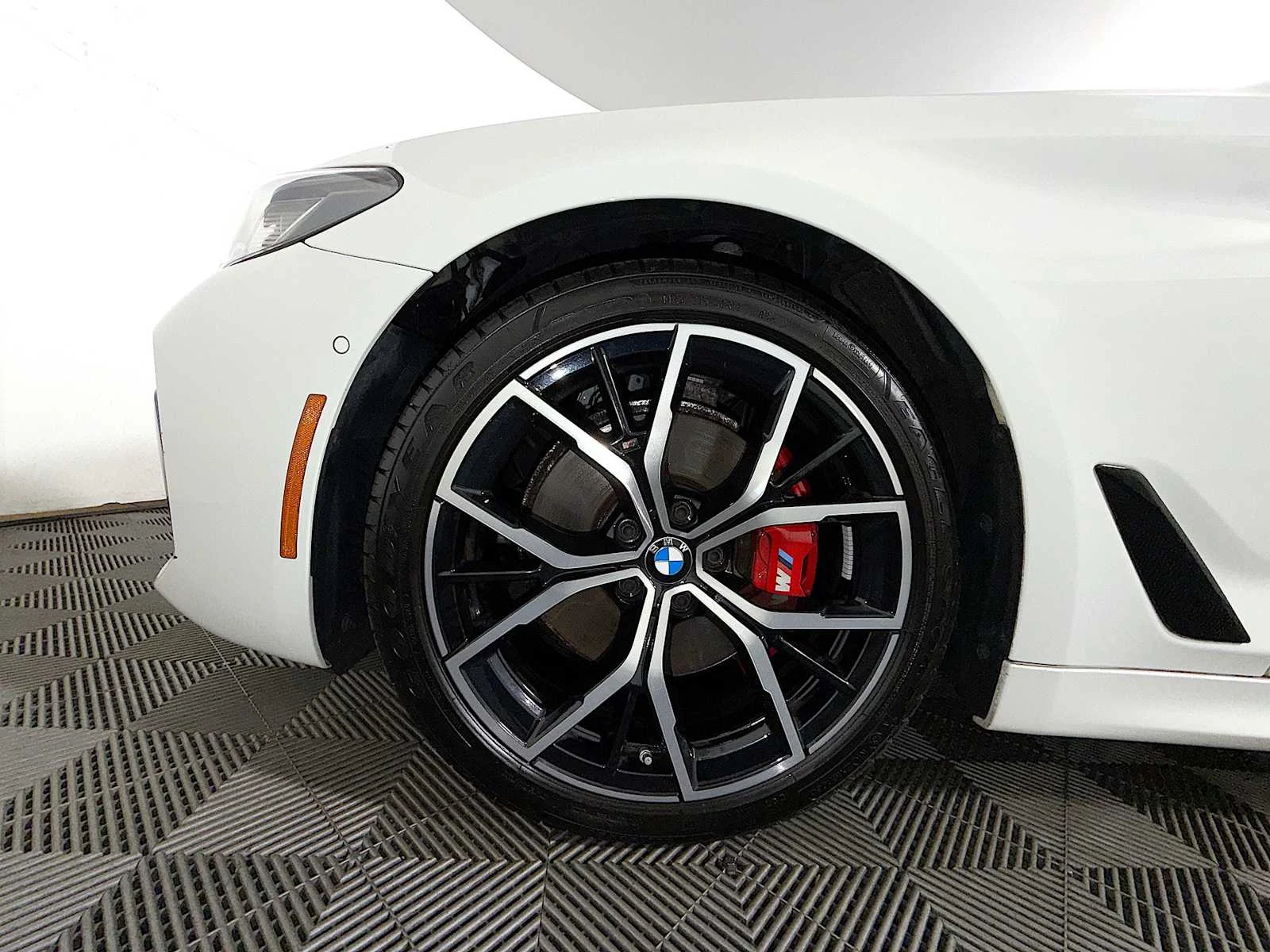 2023 BMW 5 Series 530i - Photo 8