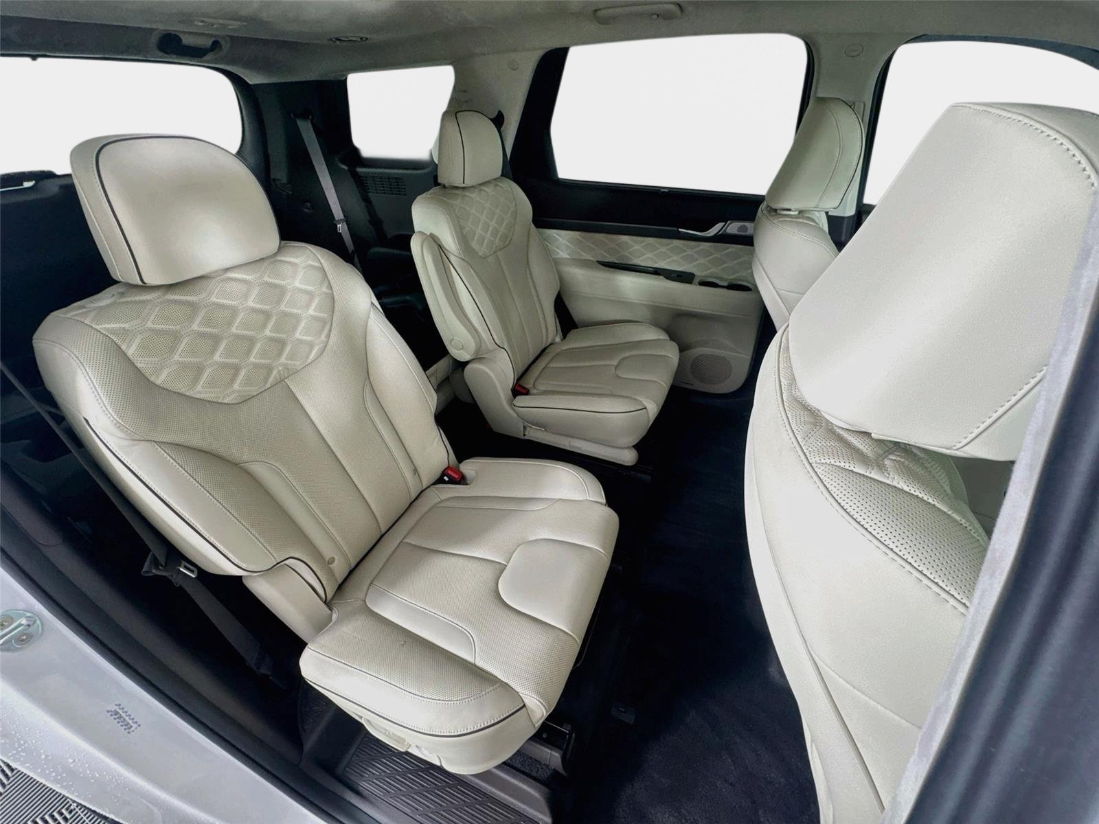 Used 2021 Hyper White Hyundai Calligraphy image 29