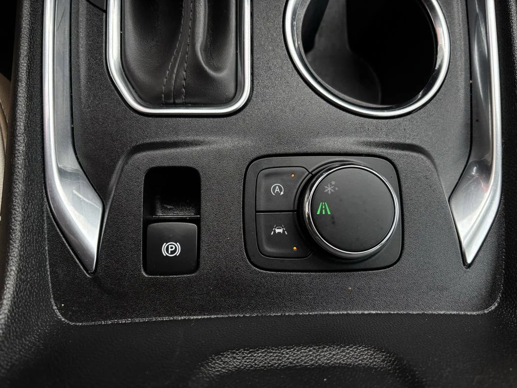 Used 2023 Red Chevrolet Premier image 21