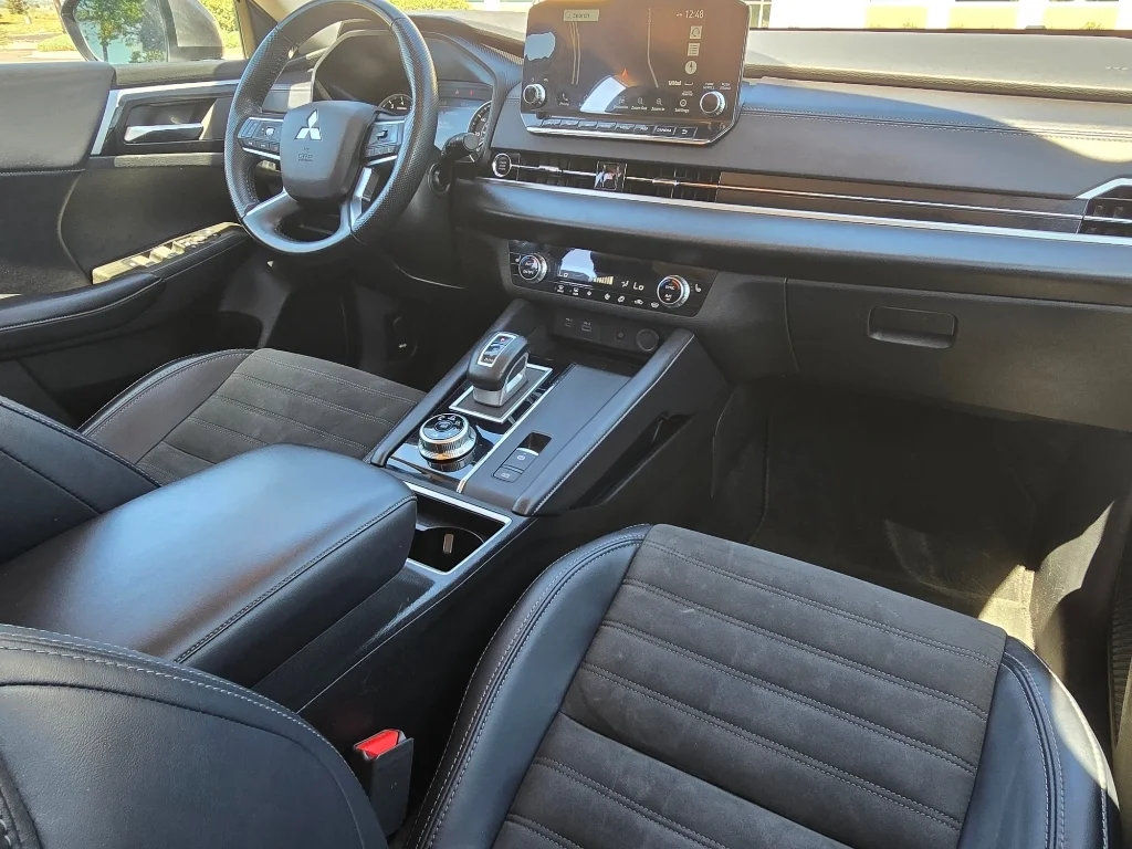 Used 2024 Gray Mitsubishi SE image 28