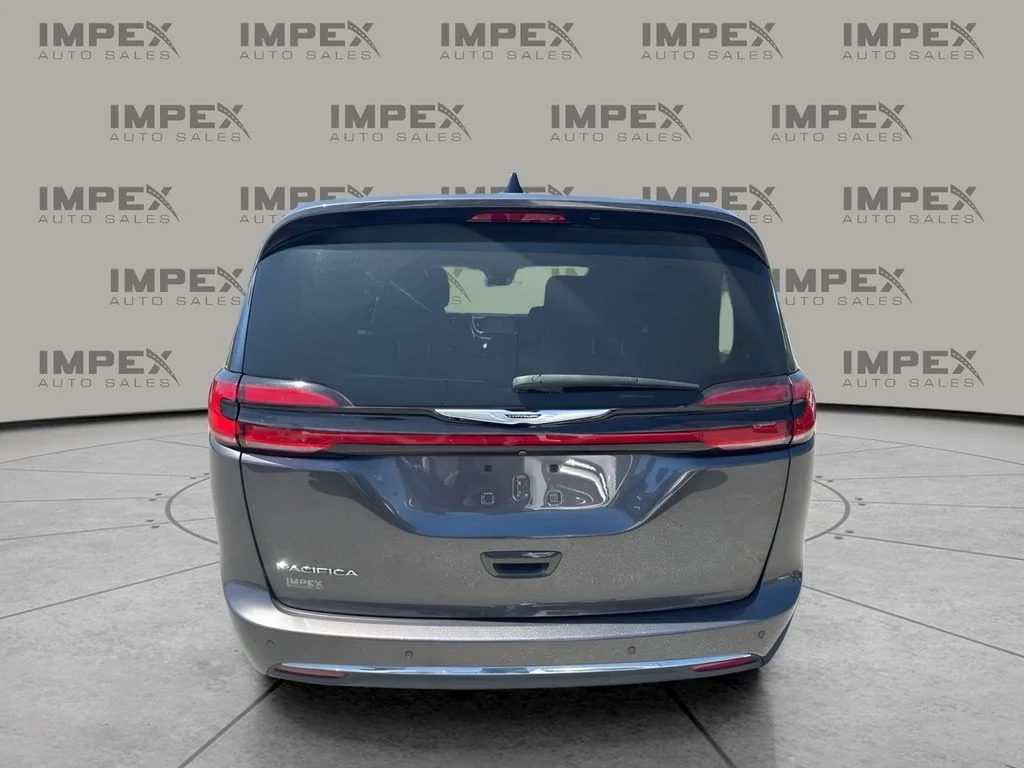 Used 2023 Gray Chrysler Touring L image 4