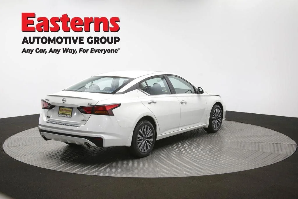 Used 2023 White Nissan 2.5 SV image 43