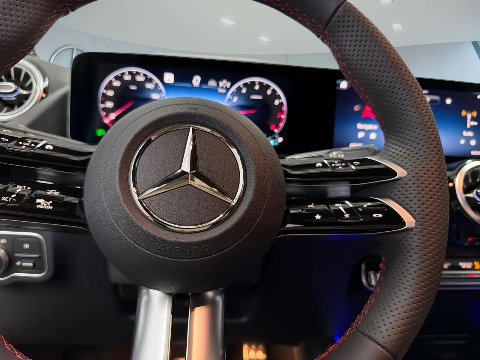 Used 2026 Grey Mercedes-Benz GLA 250 4MATIC SUV image 14