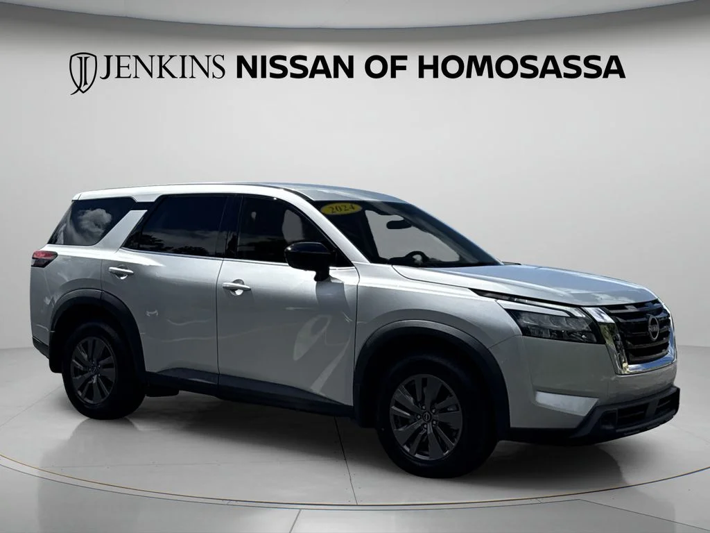 Used 2024 Silver Nissan S image 5
