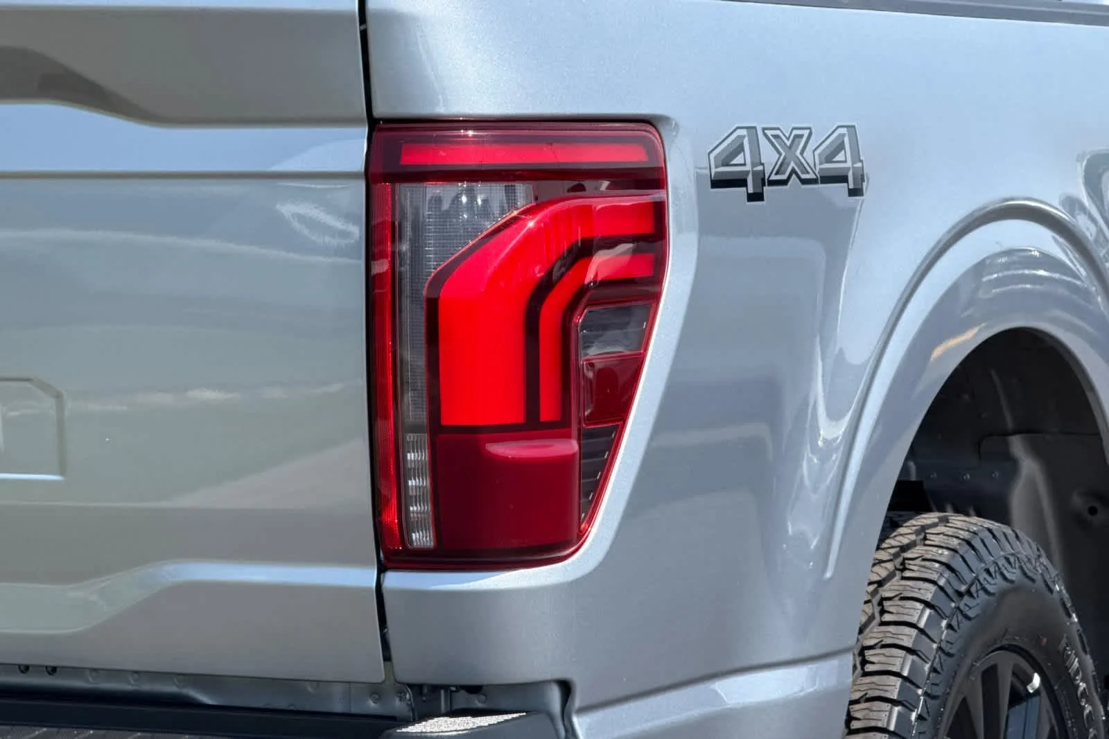 Certified Used 2025 Iconic Silver Metallic Ford LARIAT image 27