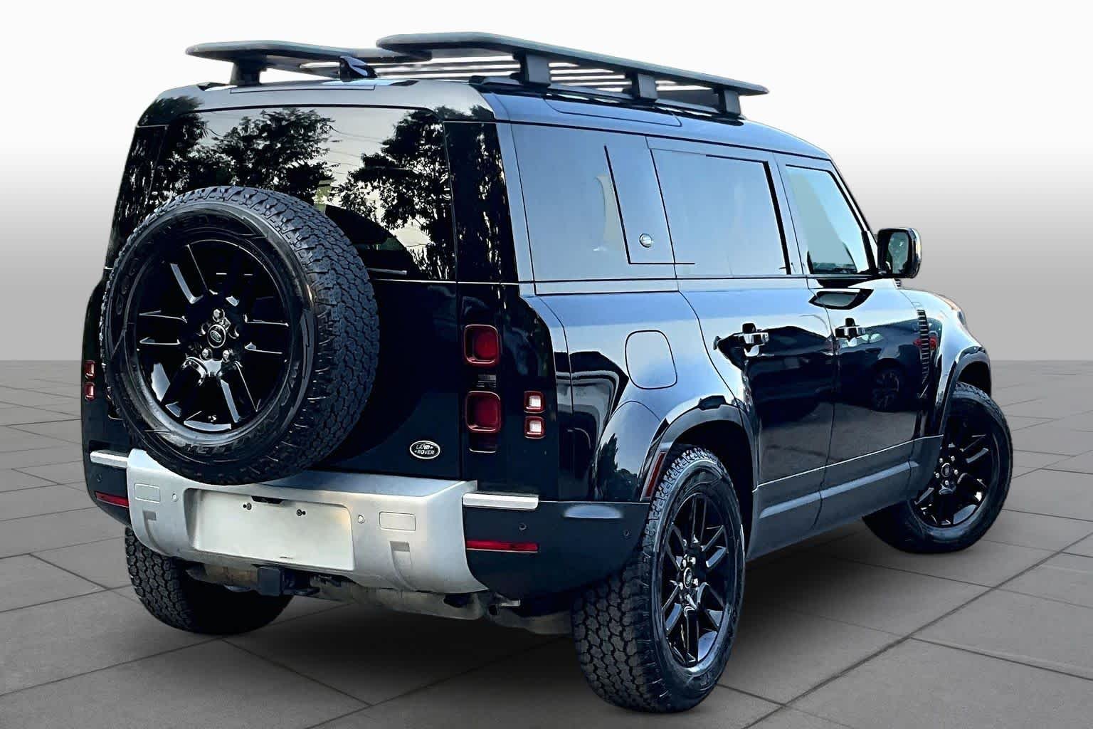 Used 2021 Santorini Black Metallic Land Rover S image 13
